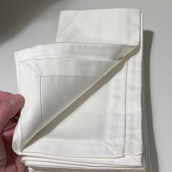 NWOT Crate & Barrel Classic White Napkin - Set of 8 - Picture 5 of 5